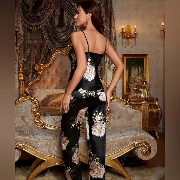Satin black flower Women's Pajamas Set New - Picture 2 of 5